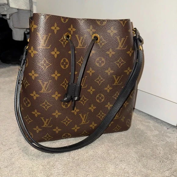 Louis Vuitton NeoNoe MM - Picture 2 of 14